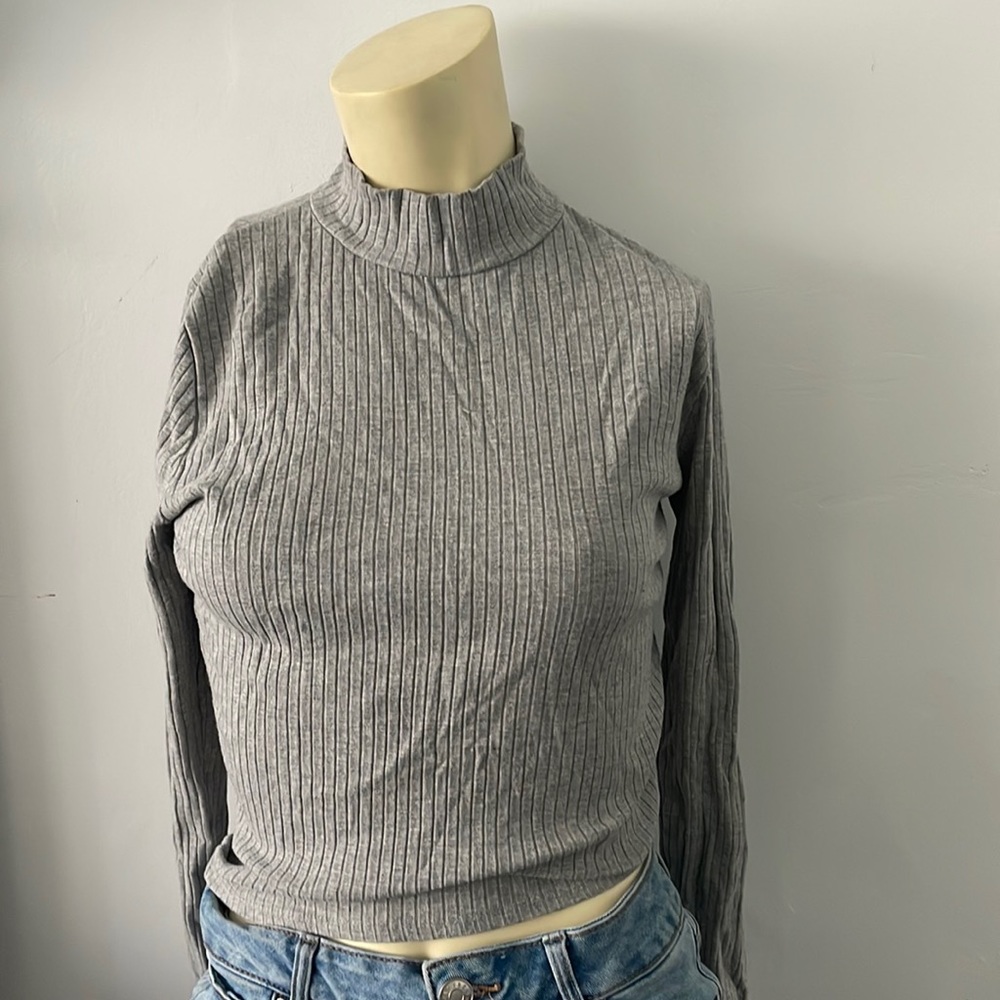 Grey top